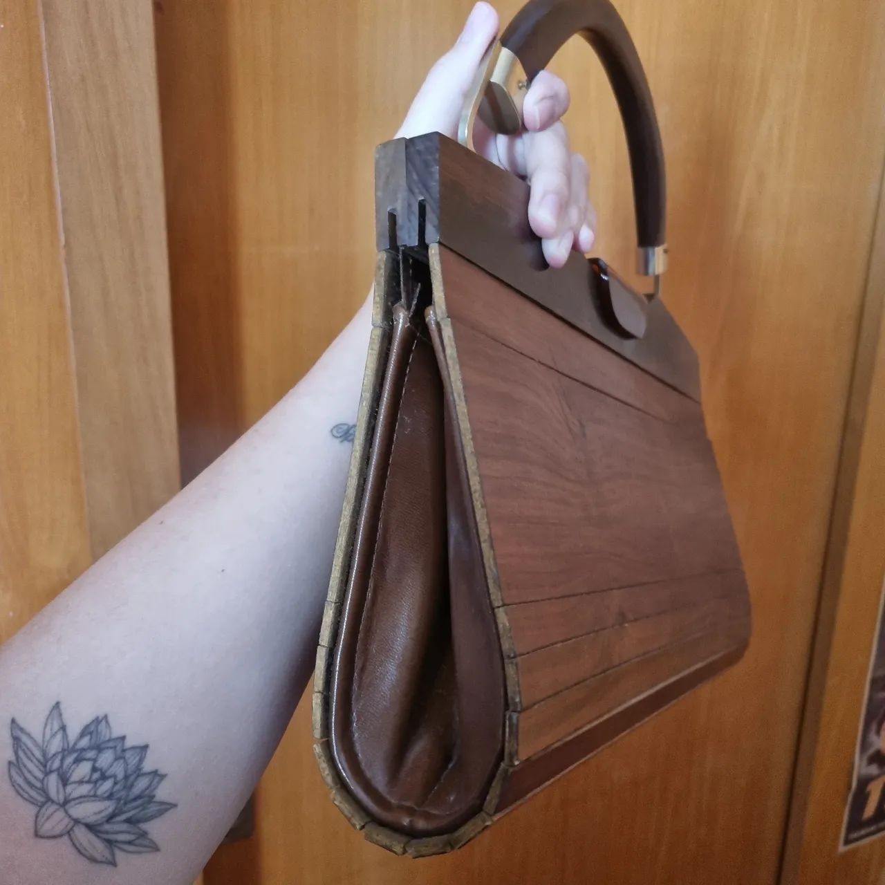 Bolsa de Madeira de lei e couro NUNCA USADA - Foto 2