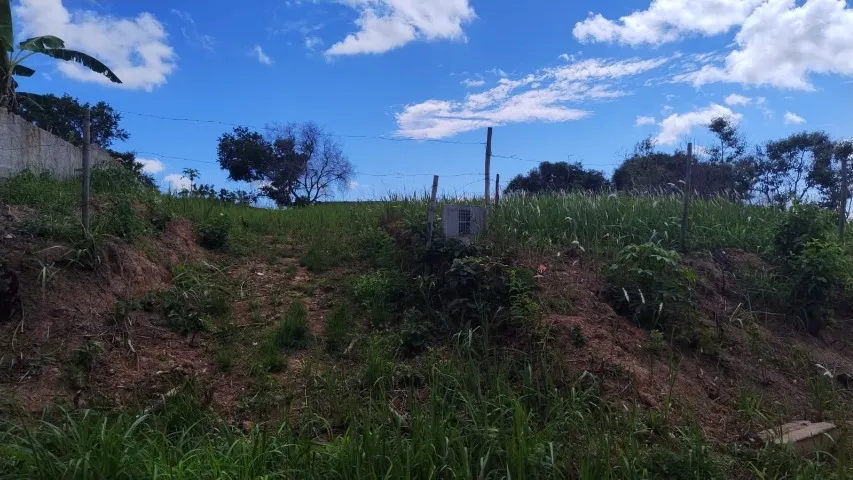 terreno plano, acima da rua , com 640 m²,em Morro Grande,Araruama