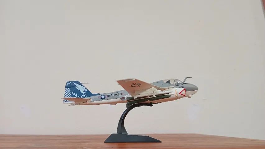 AVIÕES DE COMBATE SUPER INTRUNDE A-6  escala 1/72. - Foto 2