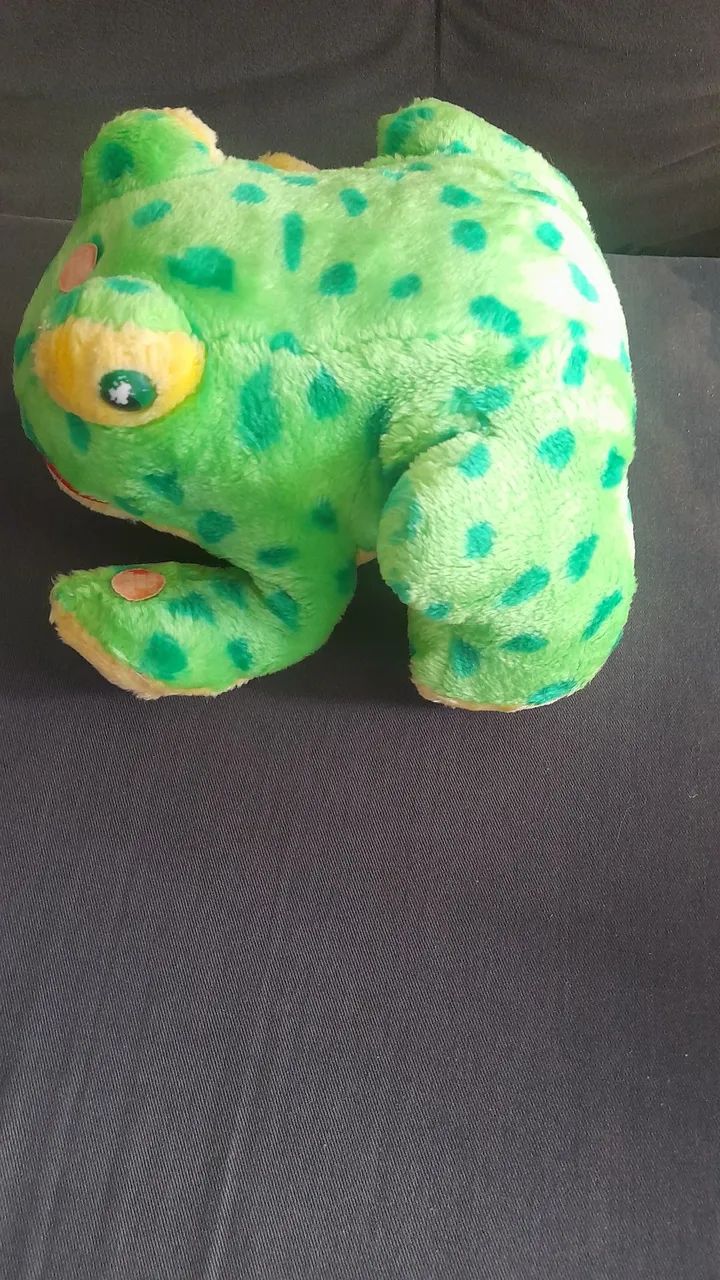 Sapo de Pelúcia Verde