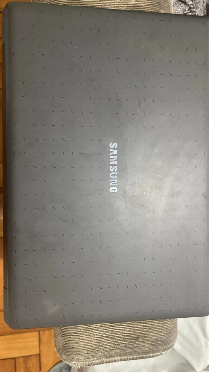 Notebook Samsung com apenas tela quebrada 