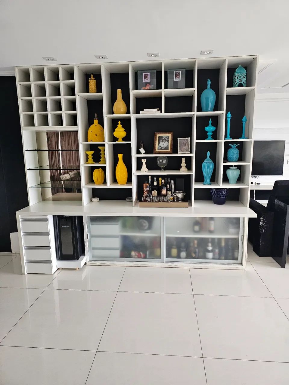 Excelente oportunidade- Uma Linda estante, bar, cristaleira, grande  - Foto 2