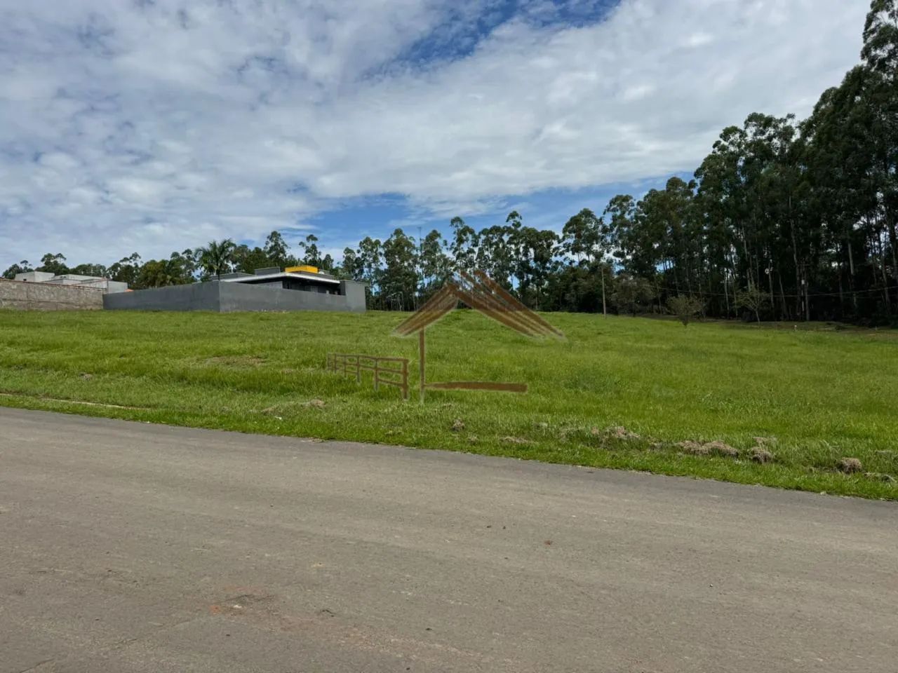 Terreno a venda no Ninho Verde 1, frente para o asfalto, total de 422 m² - Foto 2