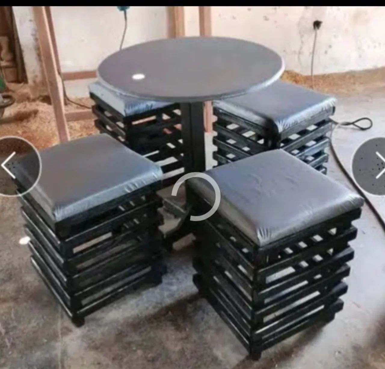 Conjunto de Mesa e banquinhos  - Foto 3