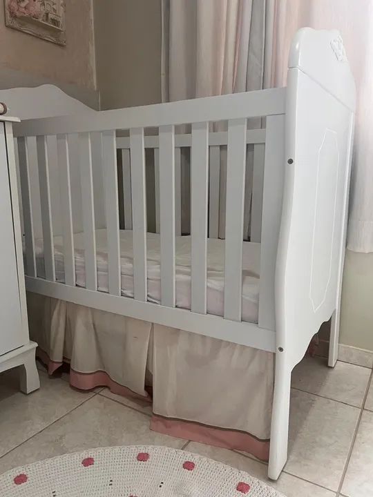Berço em madeira branco 