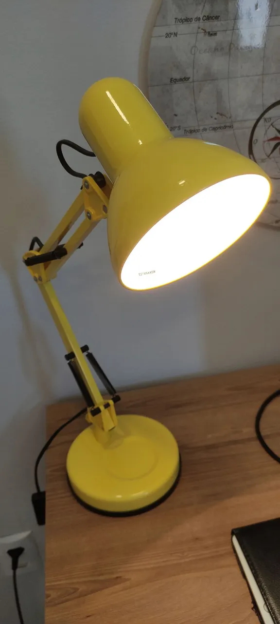 Abajur Articulável Amarelo