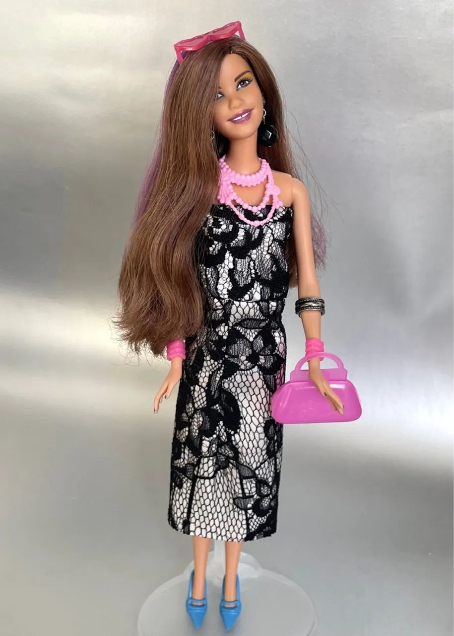 Barbie Kylie + Roupinhas 