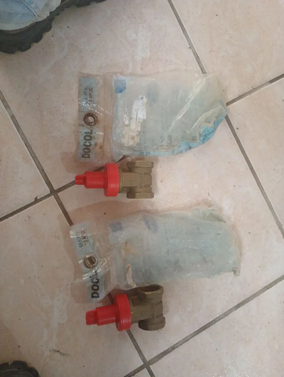 Vende-se dois registros de gaveta Docol