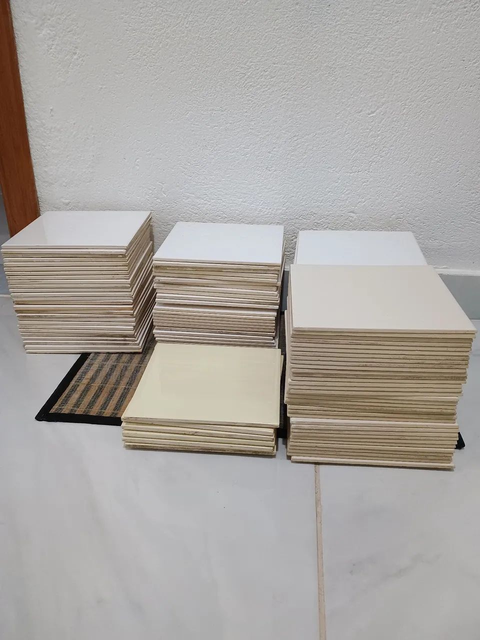 Azulejos Cerâmicos Brancos - Diversas Unidades - Foto 2