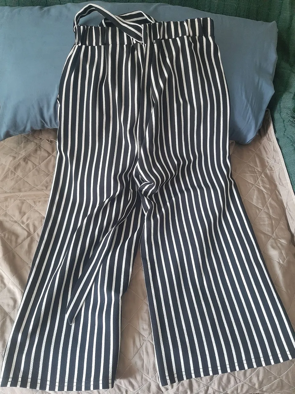 Calça Pantalona Listrada Elegante