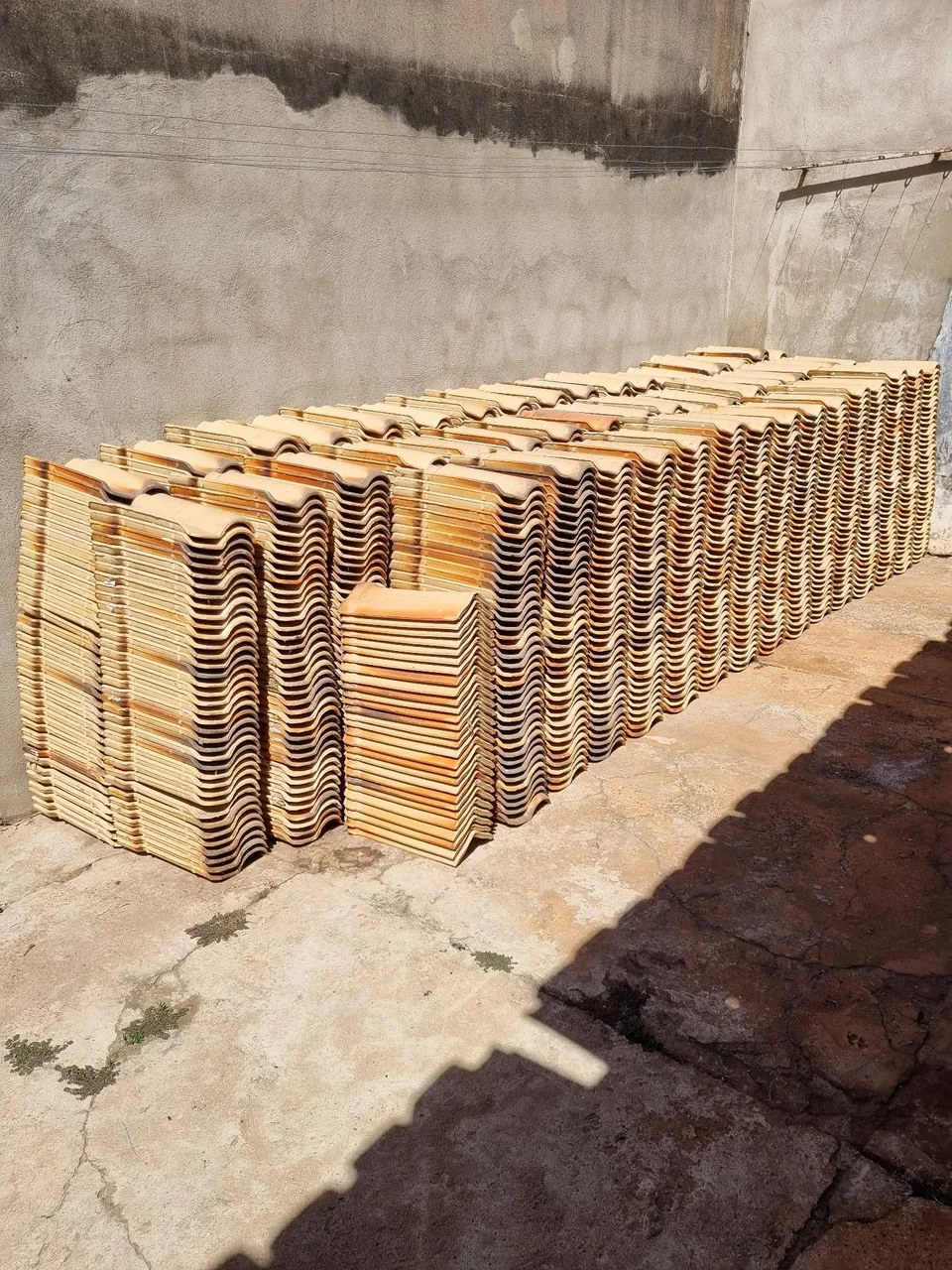 Telhas Cerâmicas Novas para Construção