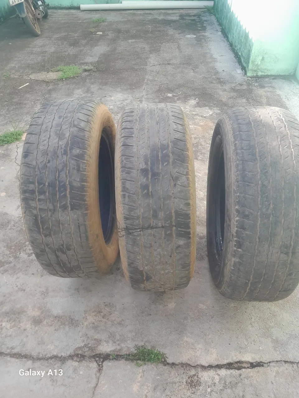 Vendo três pneu 265 60r18
