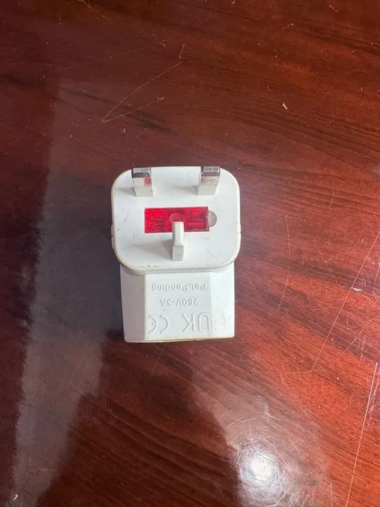 Adaptador de tomada com USB - Foto 5