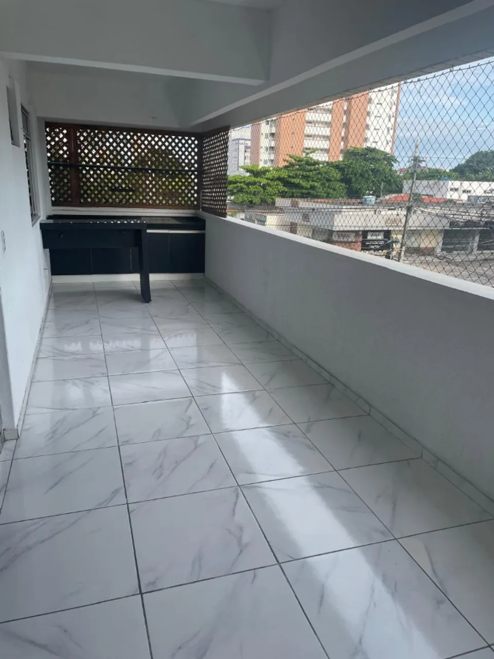 Apto em condomínio com três suítes na Aldeota- 200m²