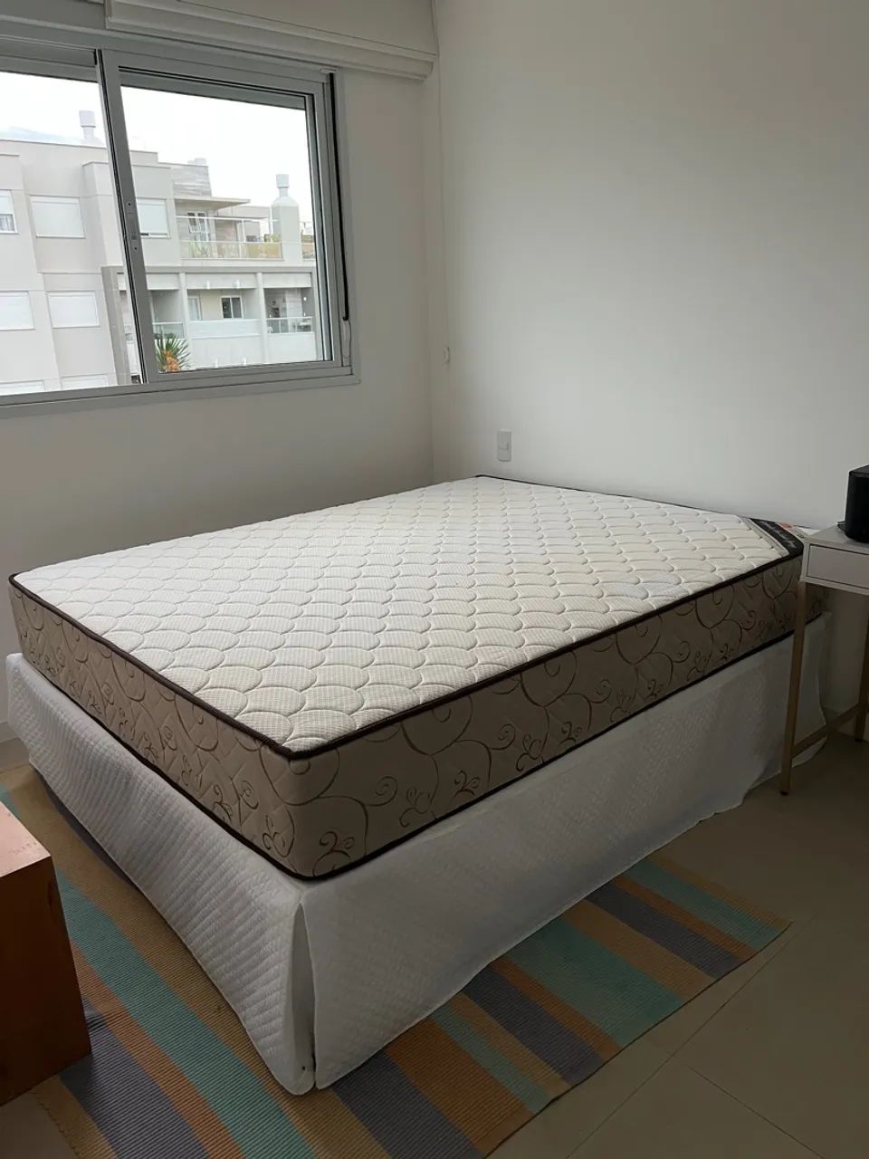 Cama Box queen com colchão