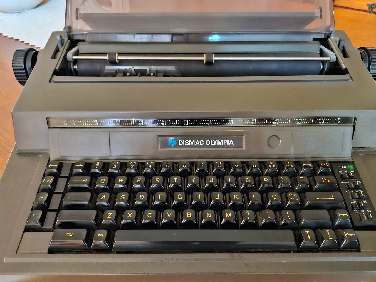 Máquina de escrever eletrônica Dismac Olympia - Foto 3