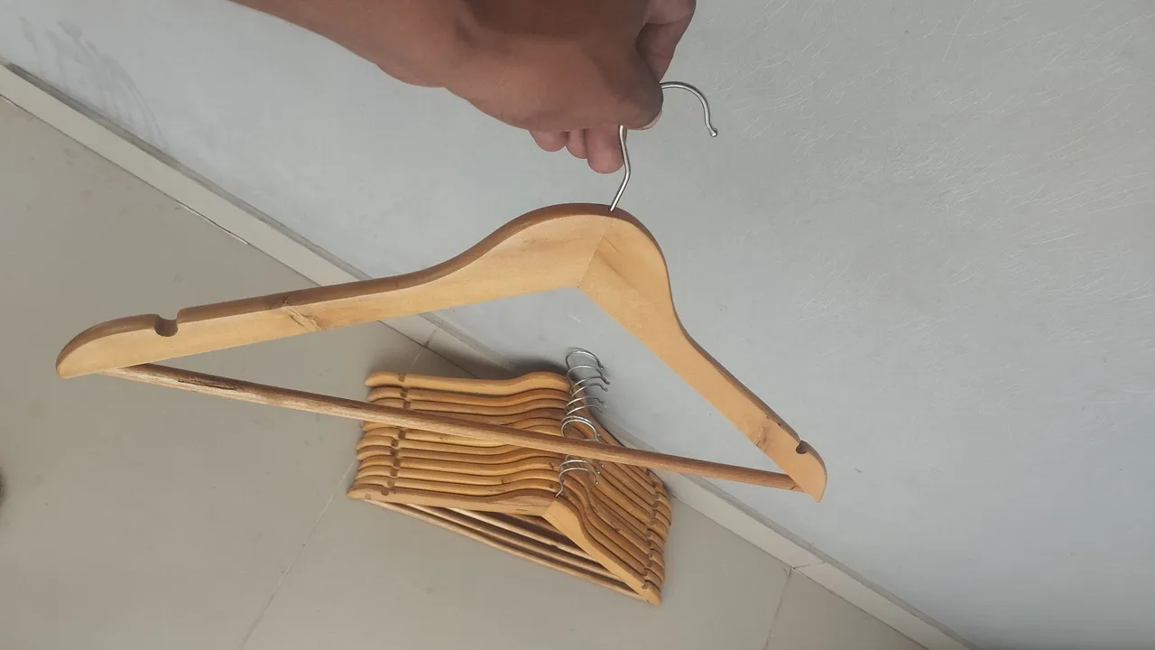 Cabides de Madeira para Roupas
