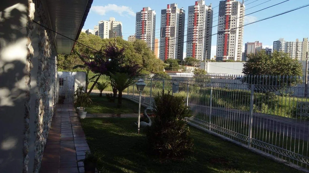 Aluguel de casa direto com o proprietário no Bigorrilho.