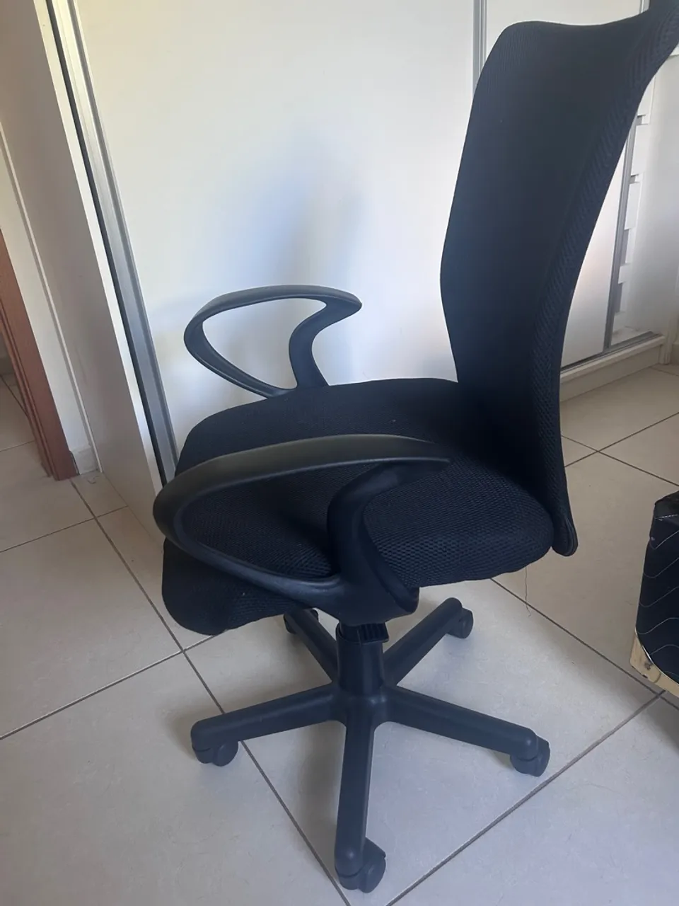 Cadeira de Escritório Ergonômica Preta