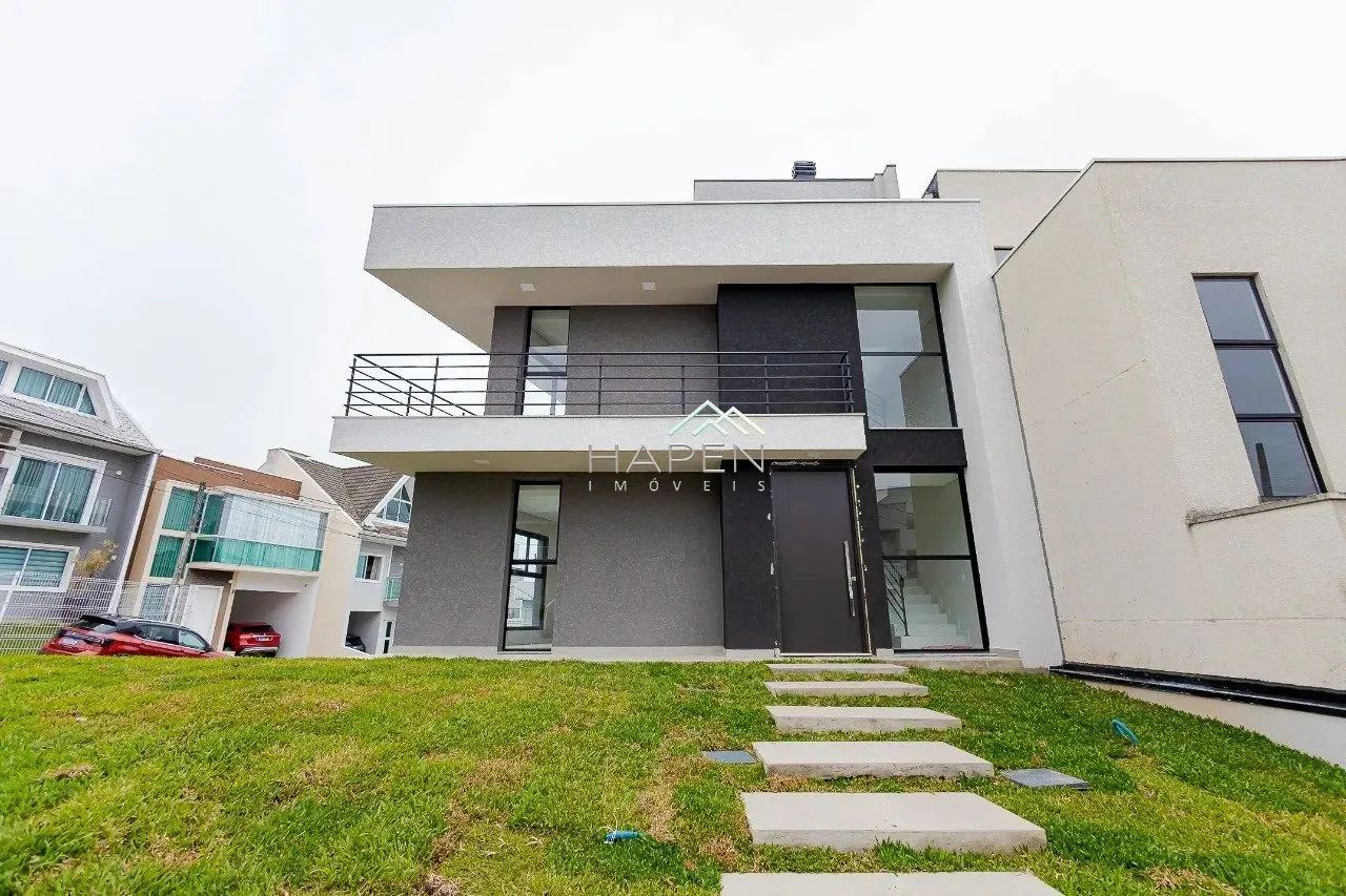 Casa nova em condomínio fechado.