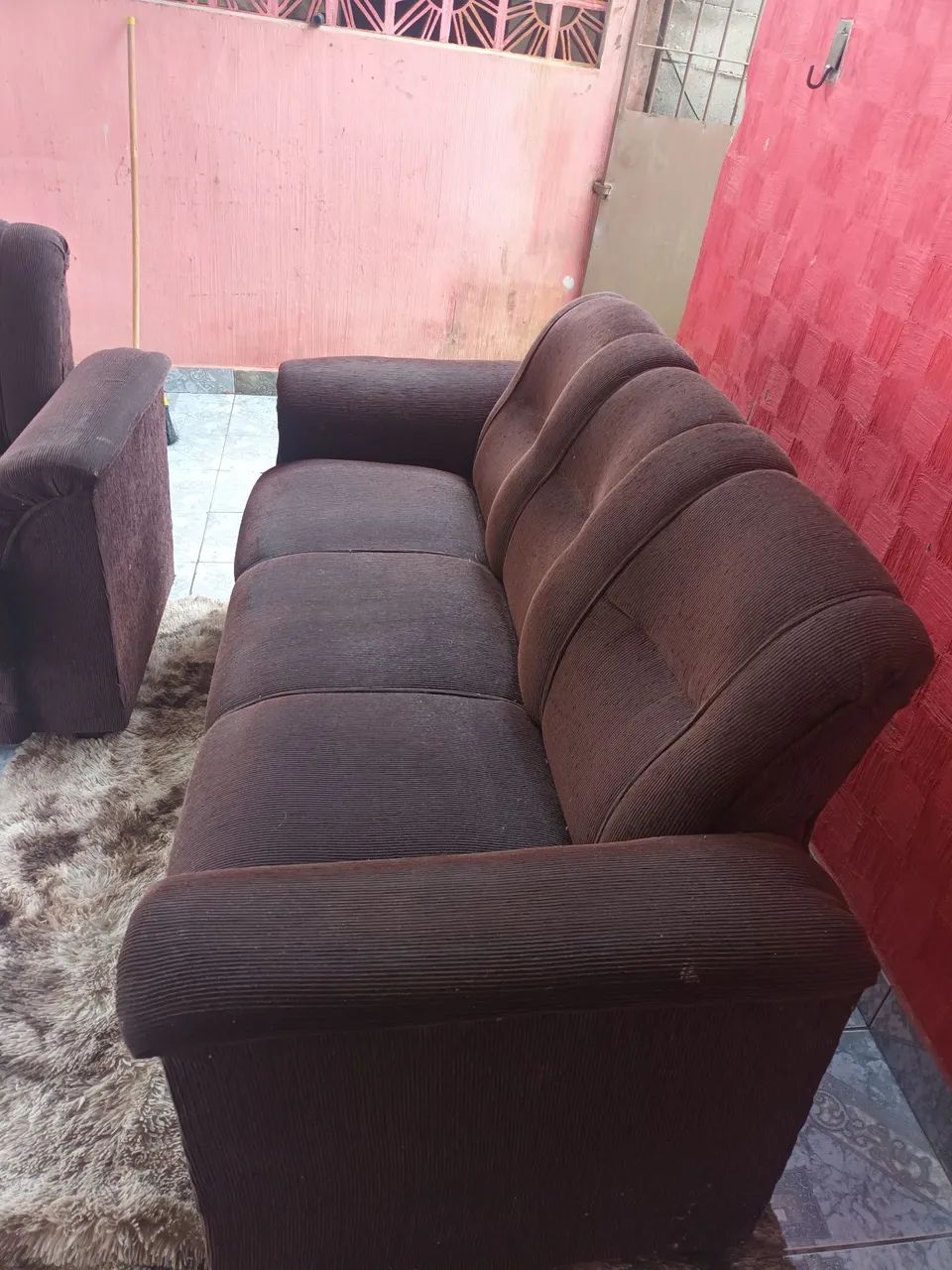 Sofa de 2 e 3 lugares marrom