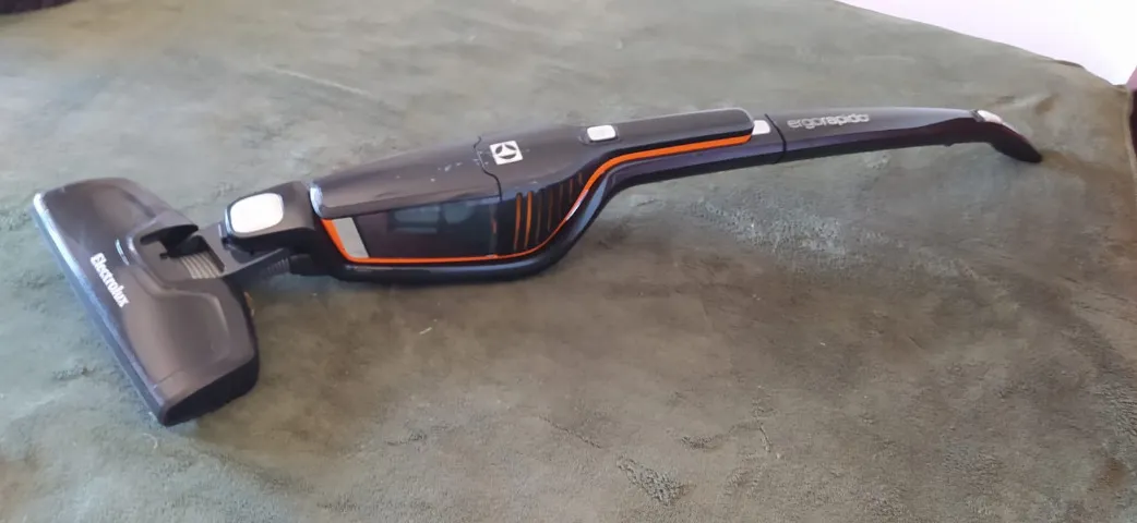 Aspirador de Pó Electrolux Ergorápido Modelo: ERG 11 (Sem Carregador)