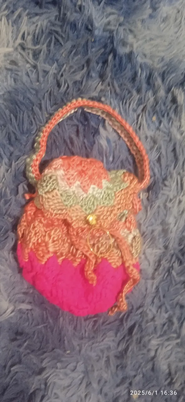 Bolsinha infantil de crochê