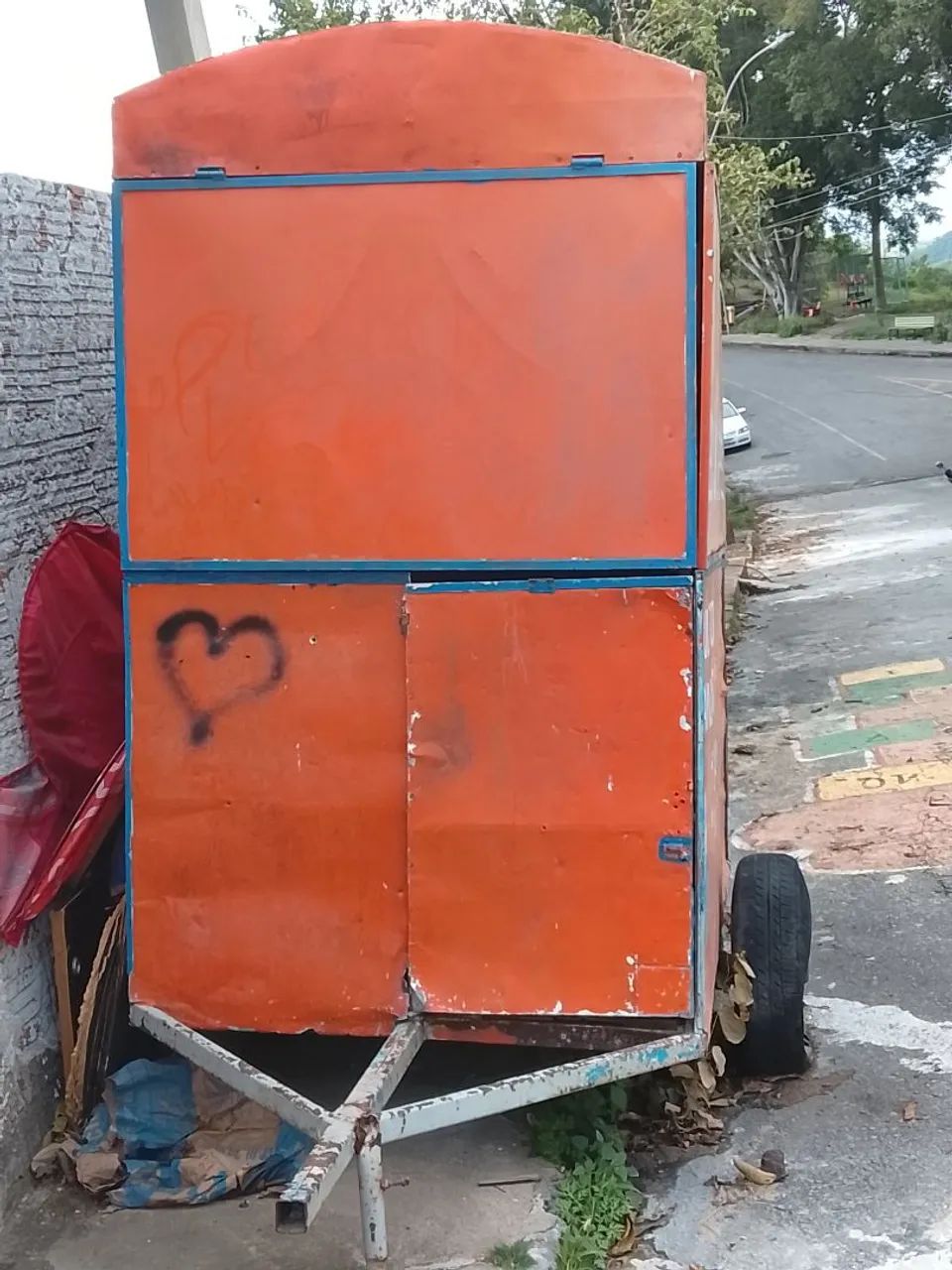 Vende _ se um treile  de lanche 