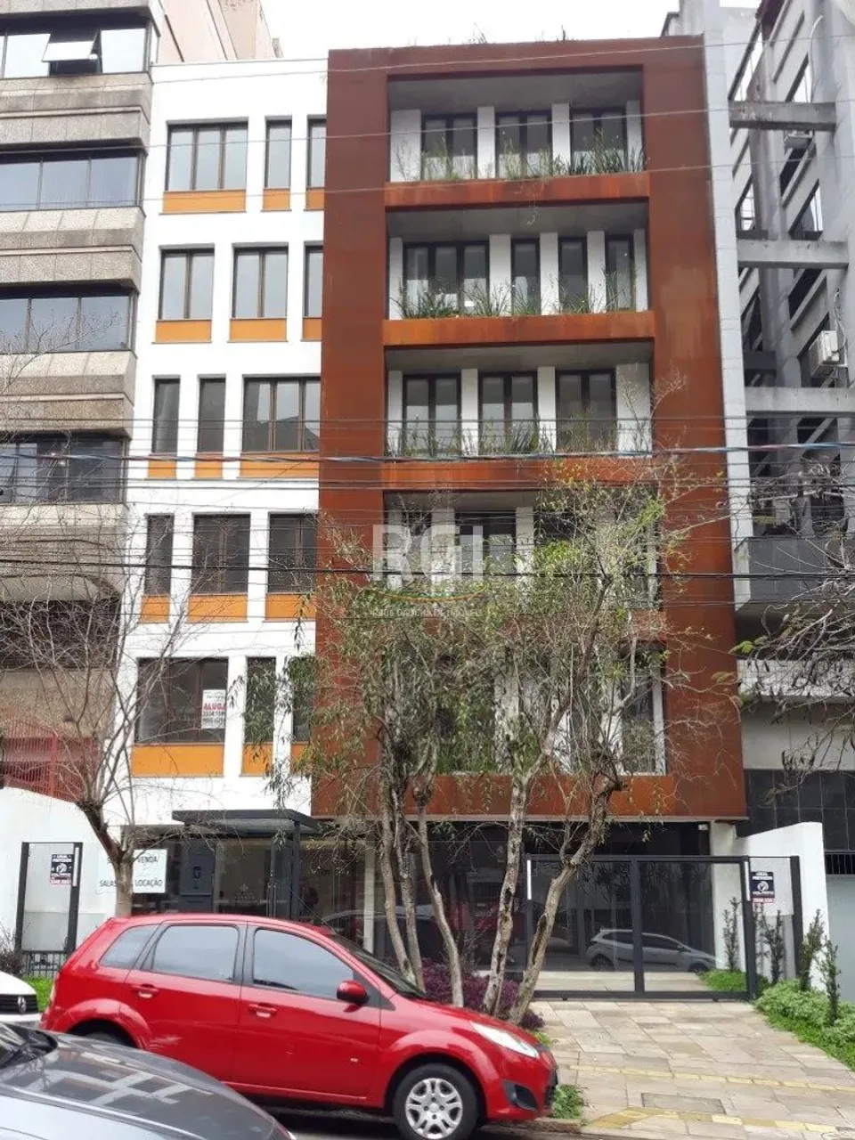 Escritório para Aluguel no Bairro Petrópolis com 82 m² de Área Útil disponível.