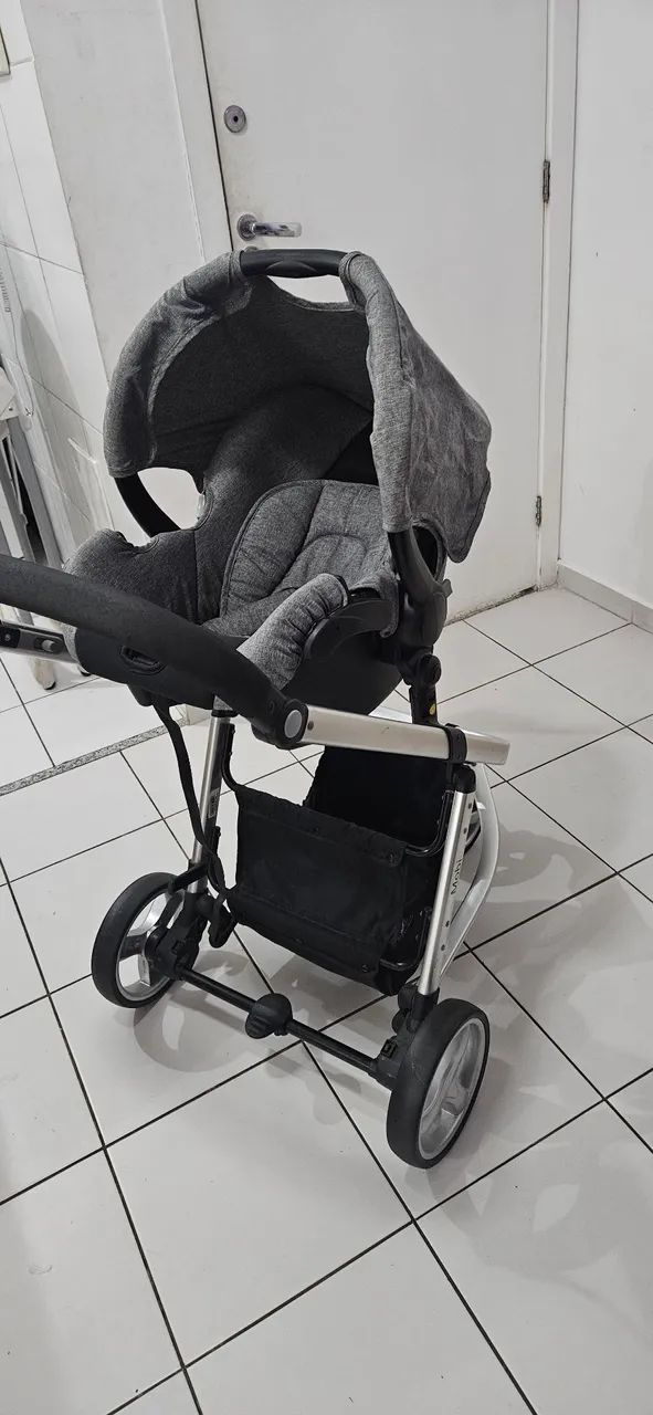 Carrinho de bebê Moisés/ bebê conforto e base. Marca Safety 1st estado de novo - Foto 5