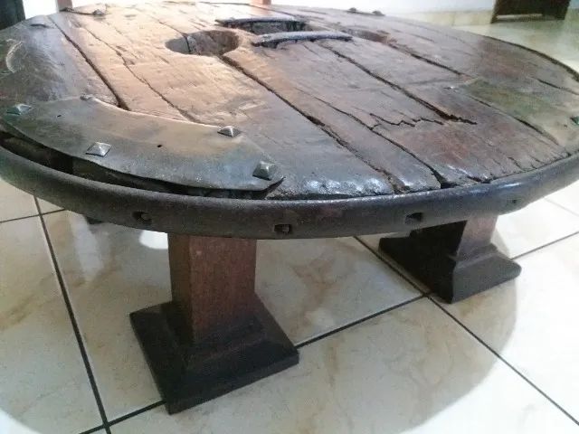 Mesa De Centro Raríssima Adaptada Com Roda De Carro De Boi - Foto 3