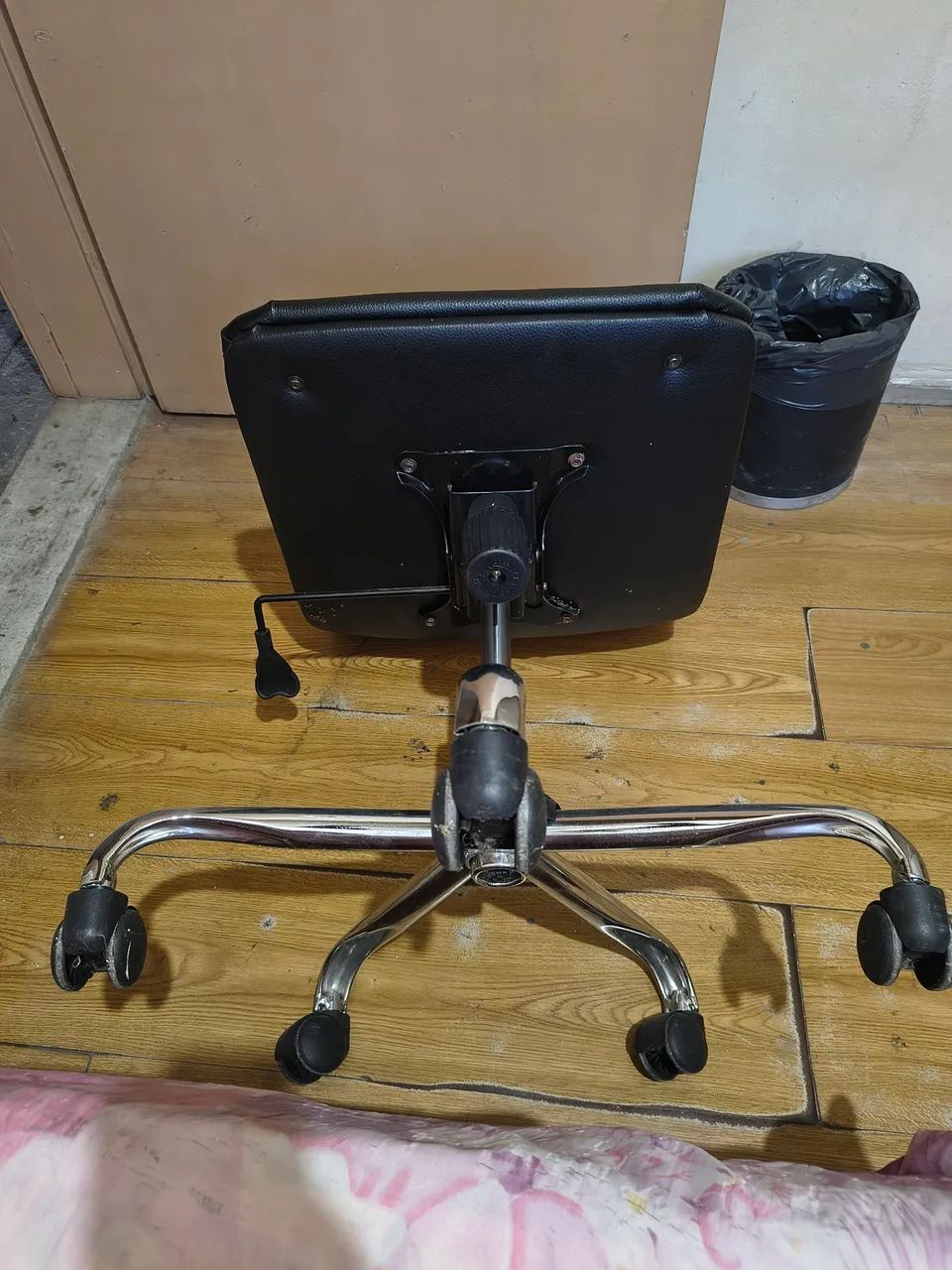 Cadeira de escritório em couro - Foto 5