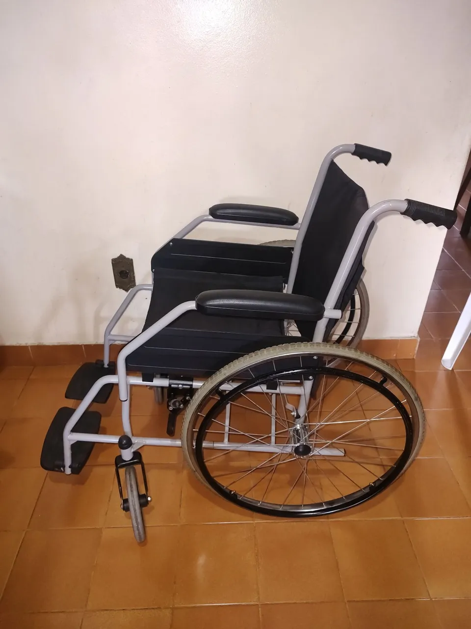 Cadeira de Rodas - Conforto e Mobilidade Garantidos!