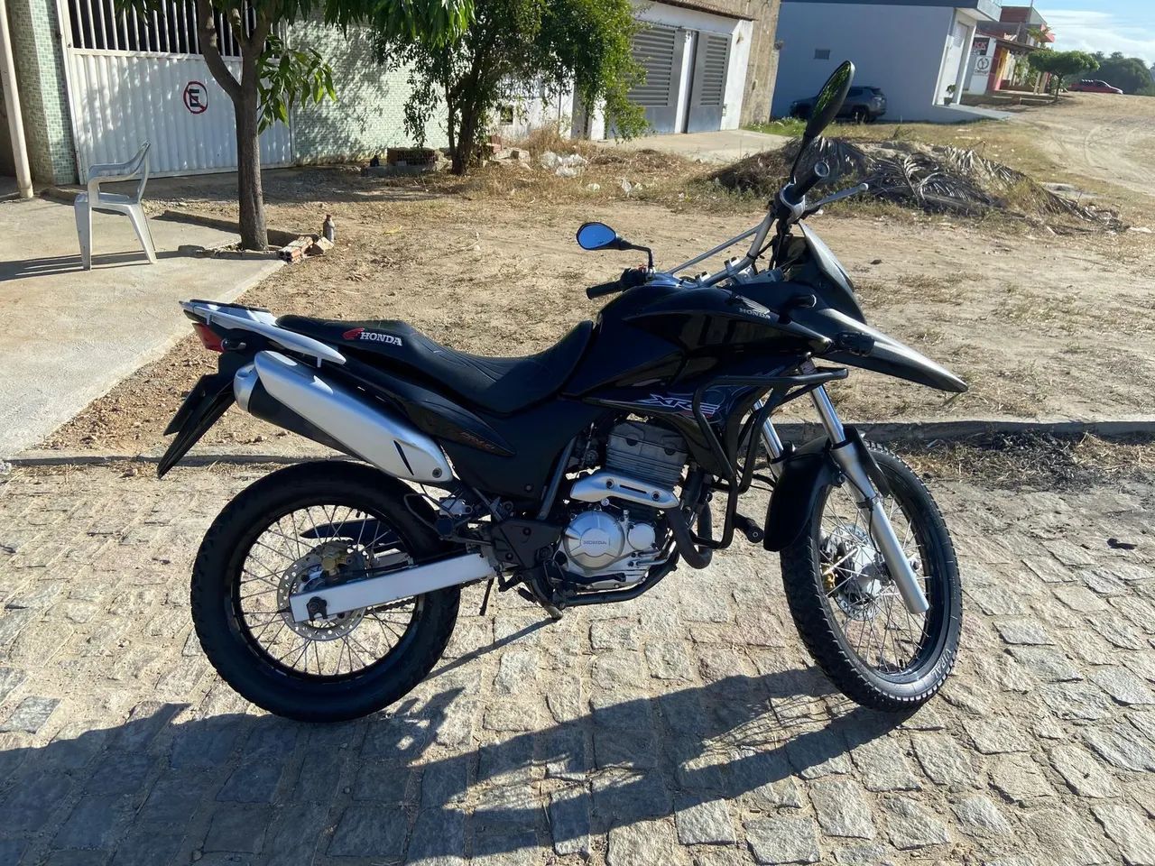 Xre 300 emplacada