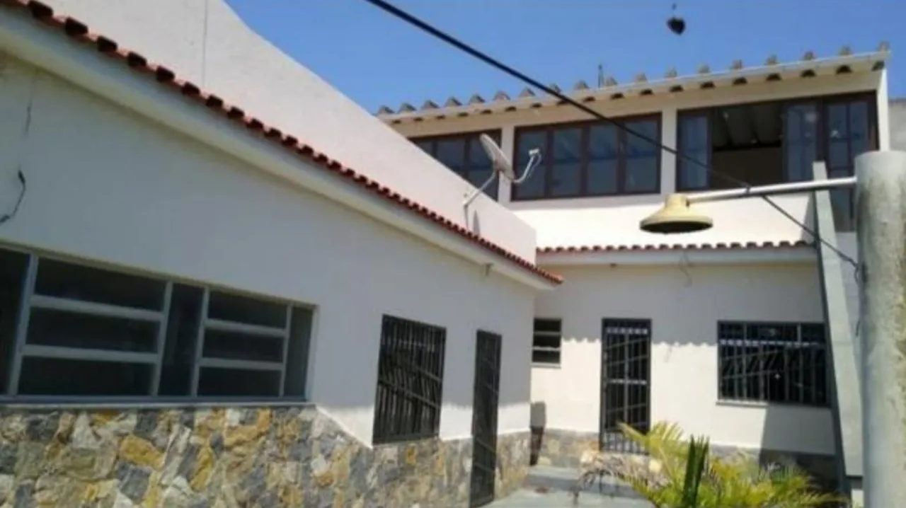 Casa Ampla com 4 Quartos à Venda em São João da Barra Ótima Localização!