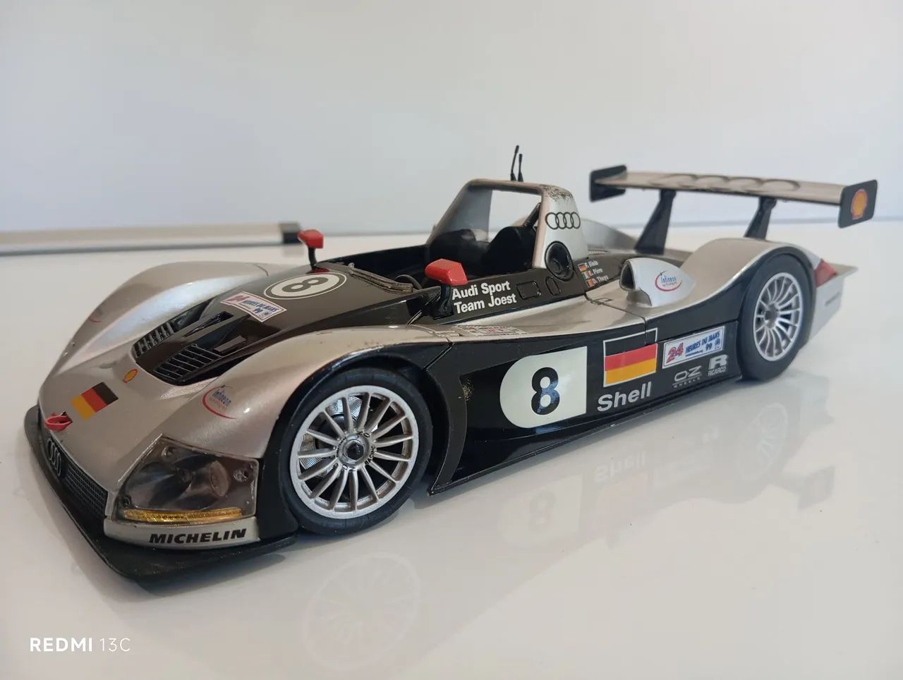 Miniatura Audi R8R Le Mans 1999 - Maisto - escala 1/18 - Hobbies e