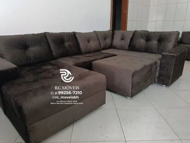Sofá de canto Grande 3,10m com Chaise e Puff veludo D33 Premium - Foto 4