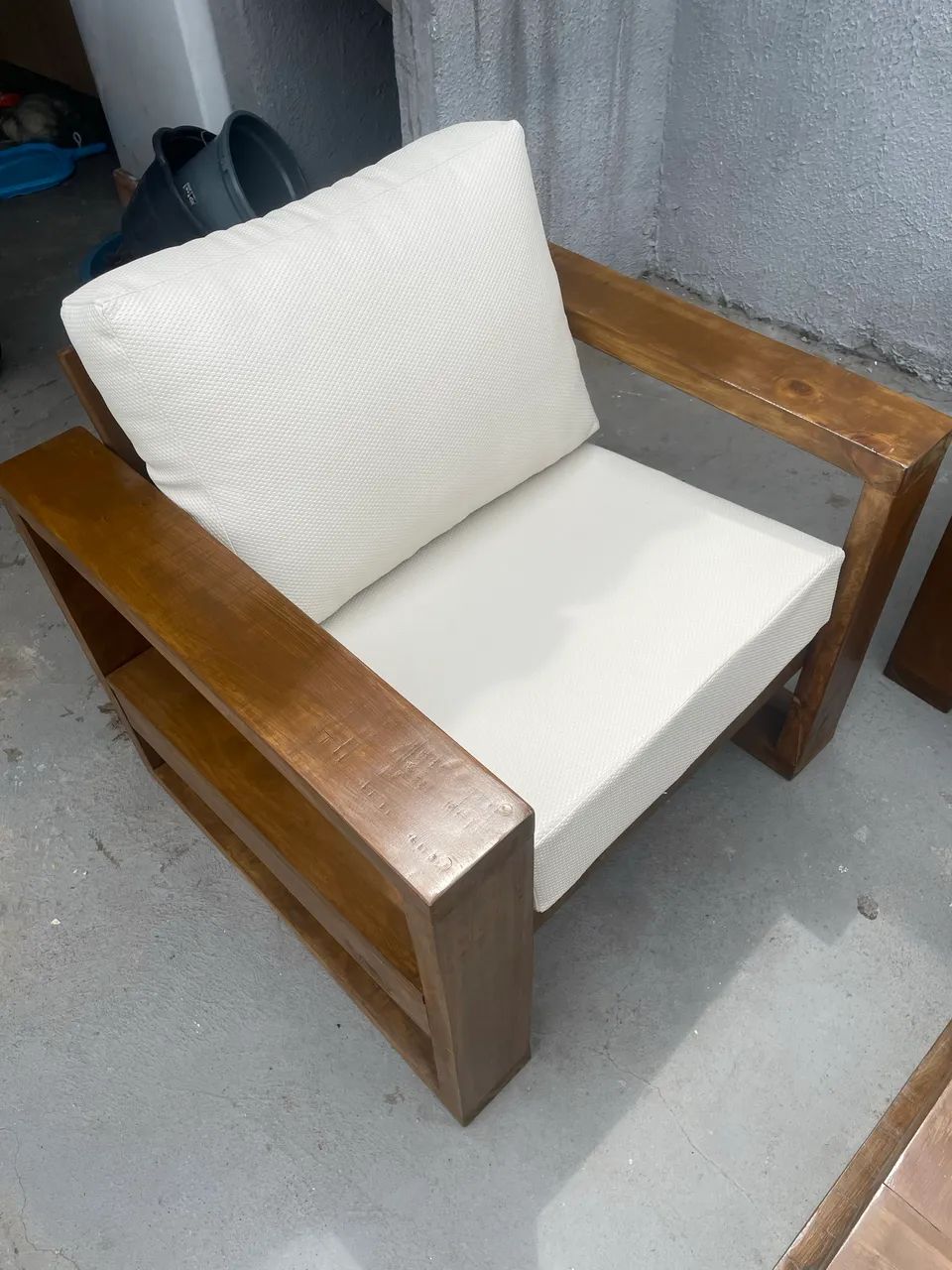 Conjunto Novo Madeira Maciça | Sofá + 2 Poltronas + Mesa - Estofado Náutico - Foto 4