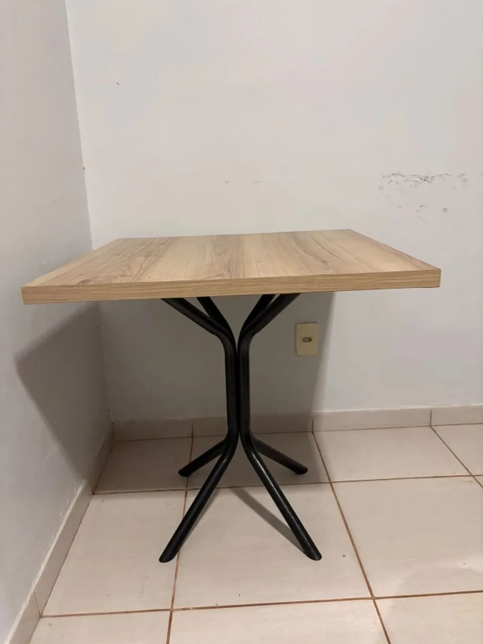 Mesa Quadrada 75x75 cm - Ótimo Estado - Foto 2