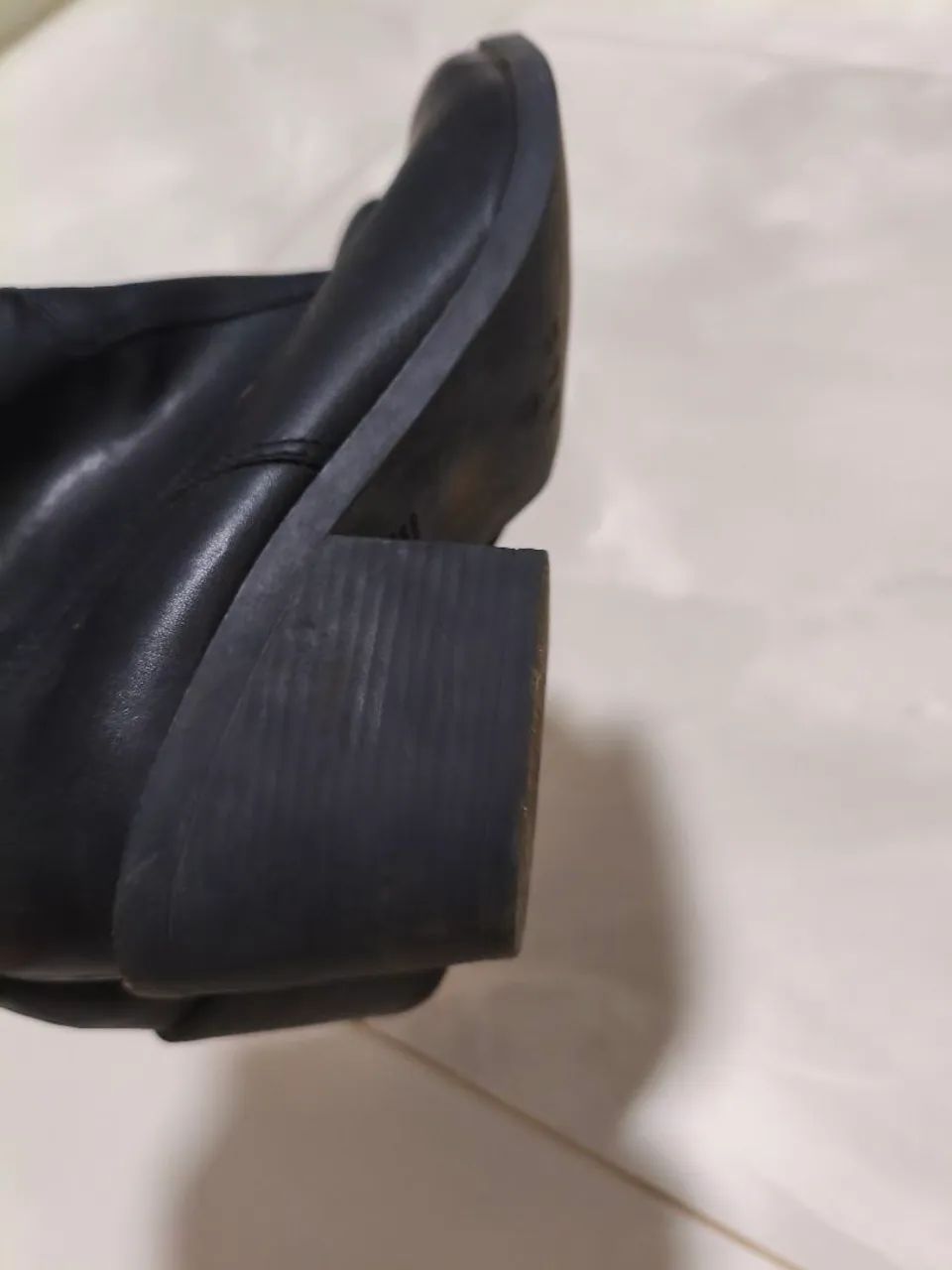 Vendo bota preta usei uma vez de couro  - Foto 4
