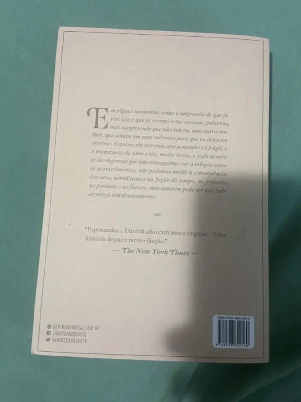 A Casa dos Espíritos Isabel Allende - Foto 3