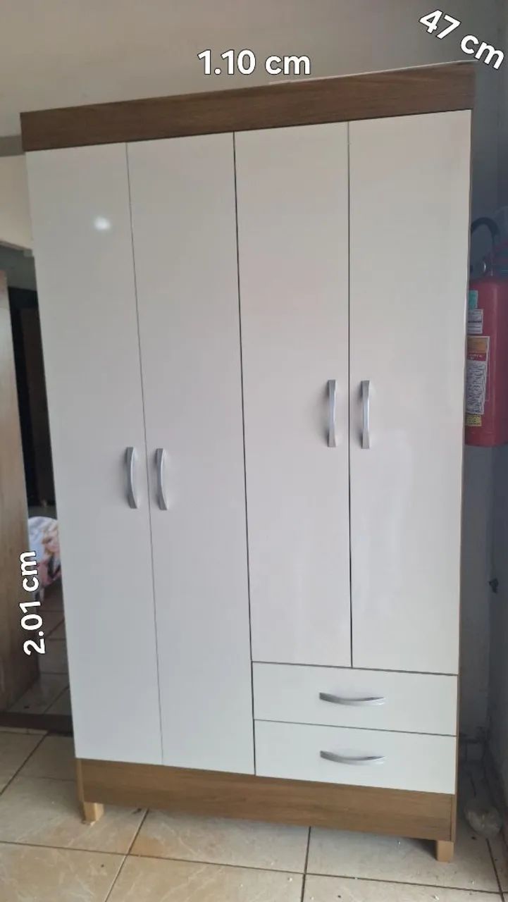 Guarda roupa 4 portas 2 gavetas
