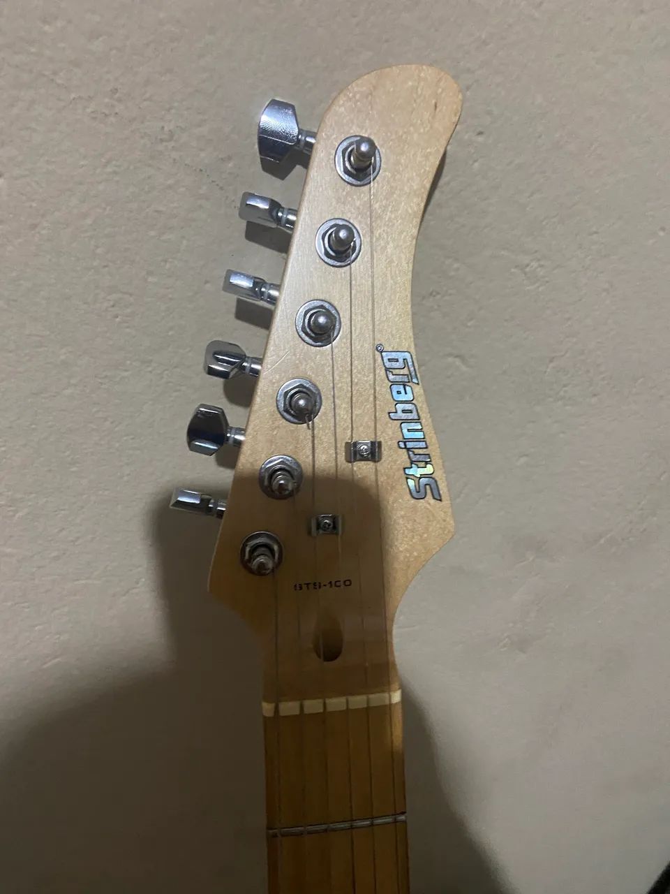 Guitarra Stringberg regulada, blindada e com mini humbucker - Foto 4