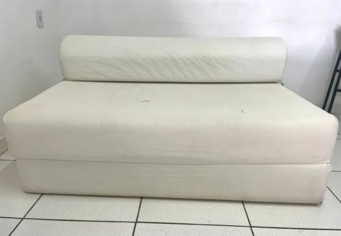 Sofá-cama branco usado