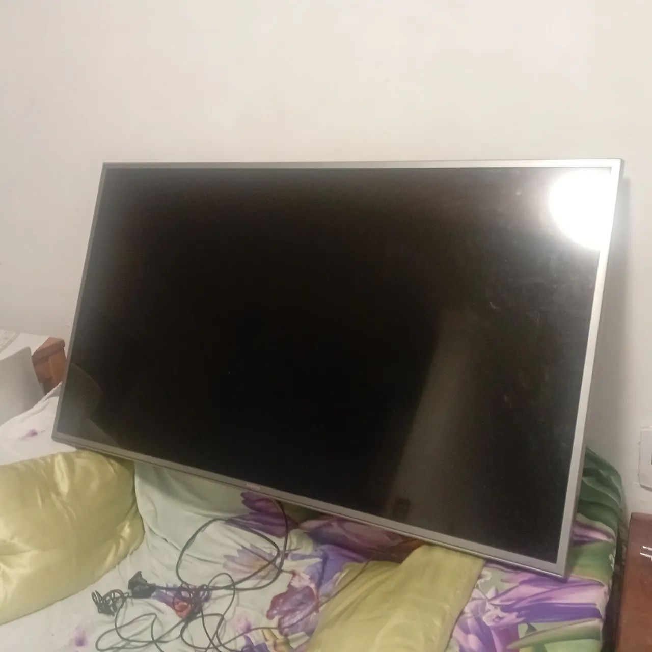 TV de 49 polegadas... vendo com defeito para retirar a peça