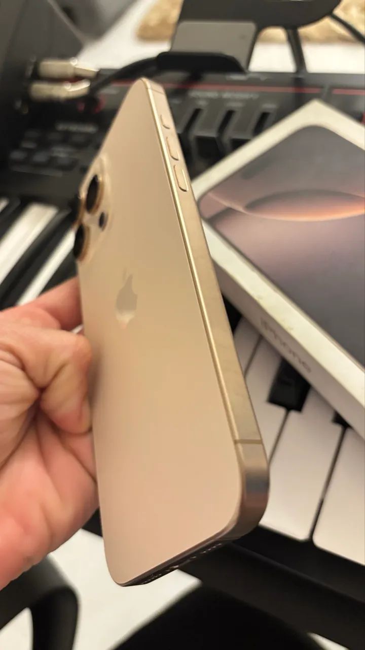 iPhone 16 pro Max 256 - Foto 4