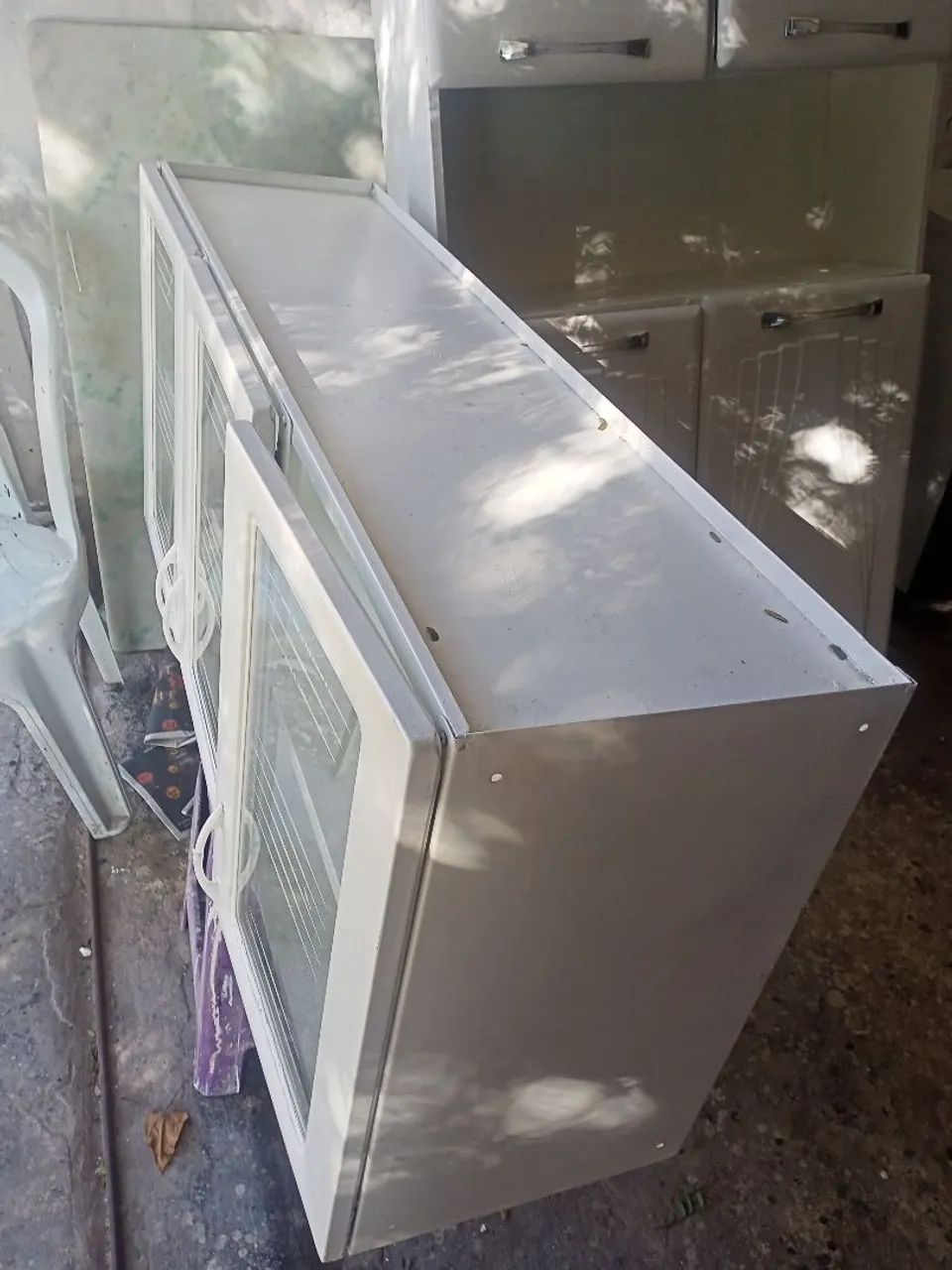 Armário de 3 portas com vidro de aco de cor branca - Foto 2