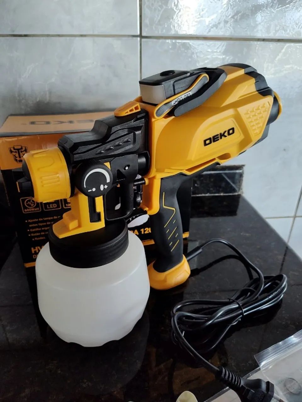 Pistola de Pintura Pulverizadora hvlp Elétrica 600W 1200ml Luz de LED com 3 Bicos e Acessó