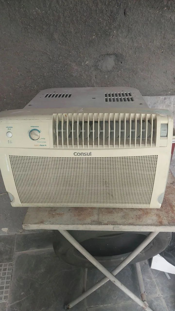 Vendo ar condicionado 7.500 Btu. Funciona perfeitamente. 