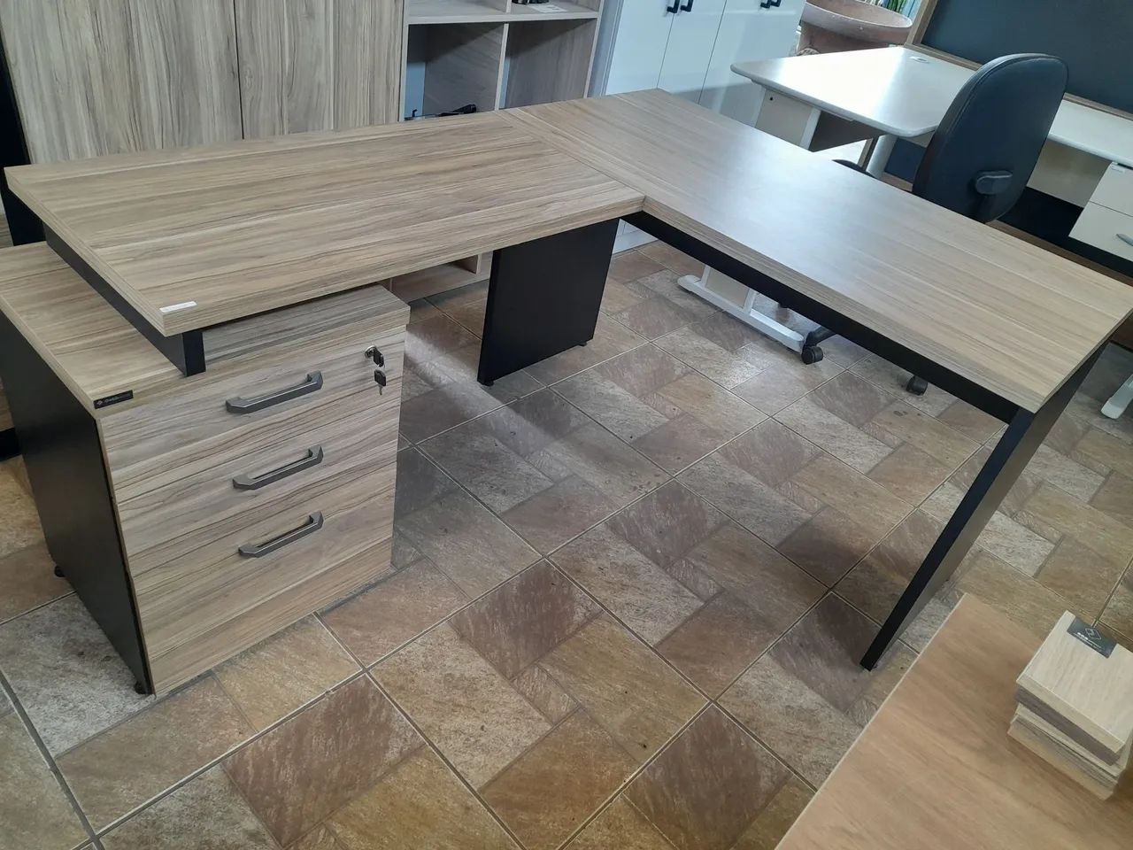 Mesa de canto em L - Nova